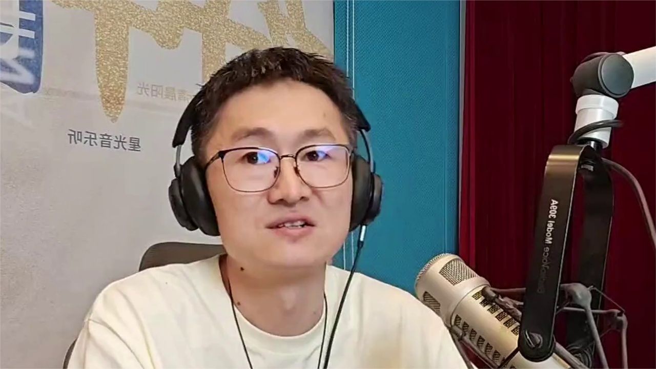 尾灯频开裂遭4S店拒赔，主持人一针见血指出痛点！_2