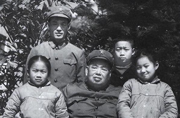 1979年的春天，谅山战役的炮火还没散尽，74岁的许世友却在指挥部里收到了另一封