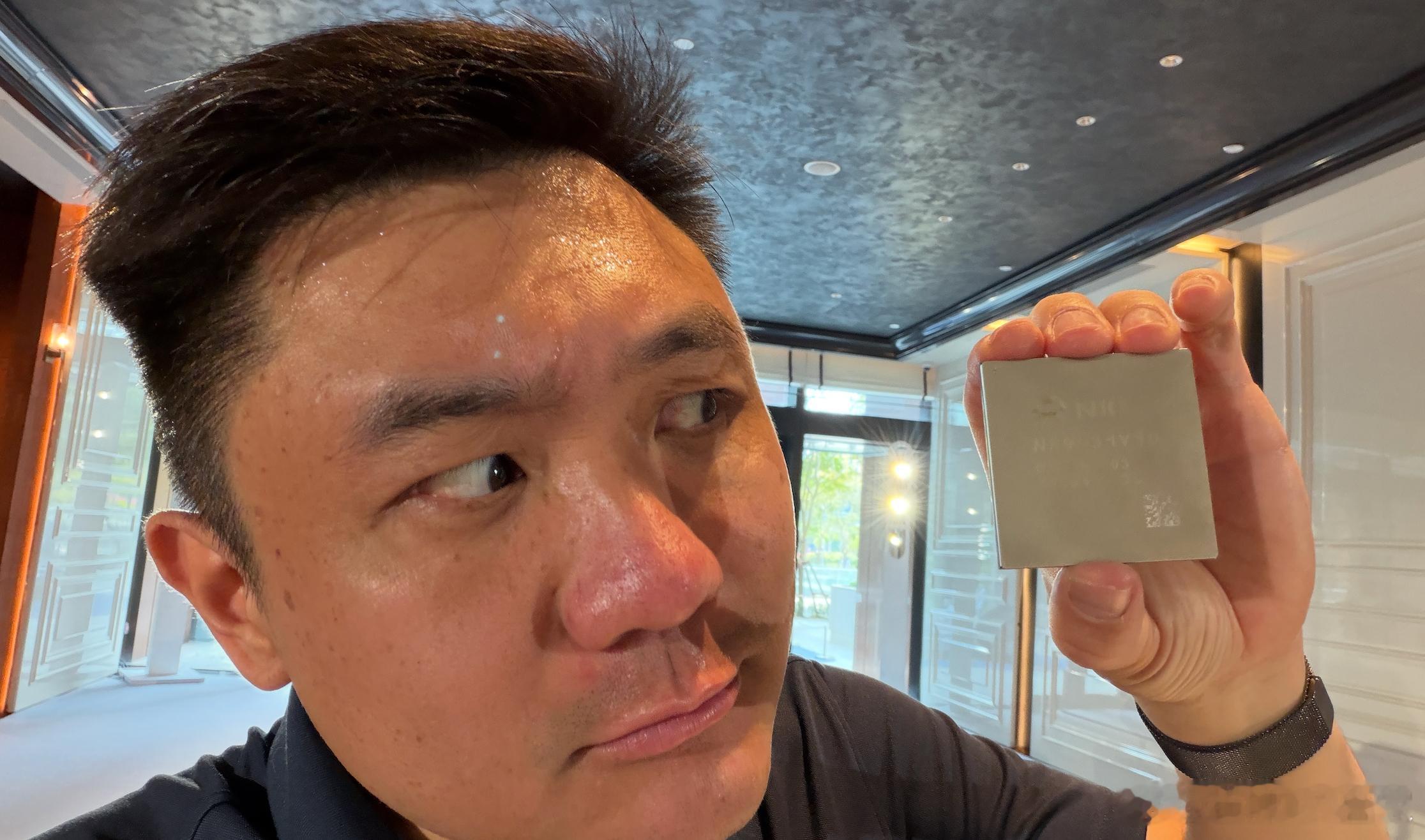 蔚来的人你们听好了！  你们的二代神玑芯片母片现在在我手里，这可是全球唯一的一块