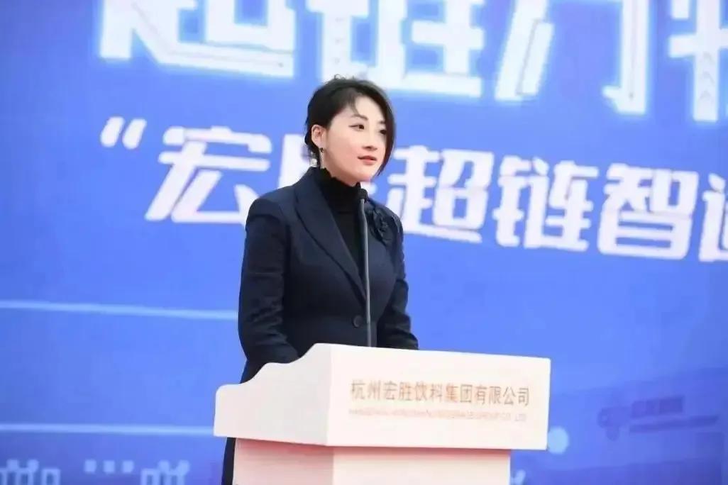 消失的娃哈哈掌门宗馥莉，突然开始新的行动。宏盛集团旗下恒枫饮料砸10亿在西安的项