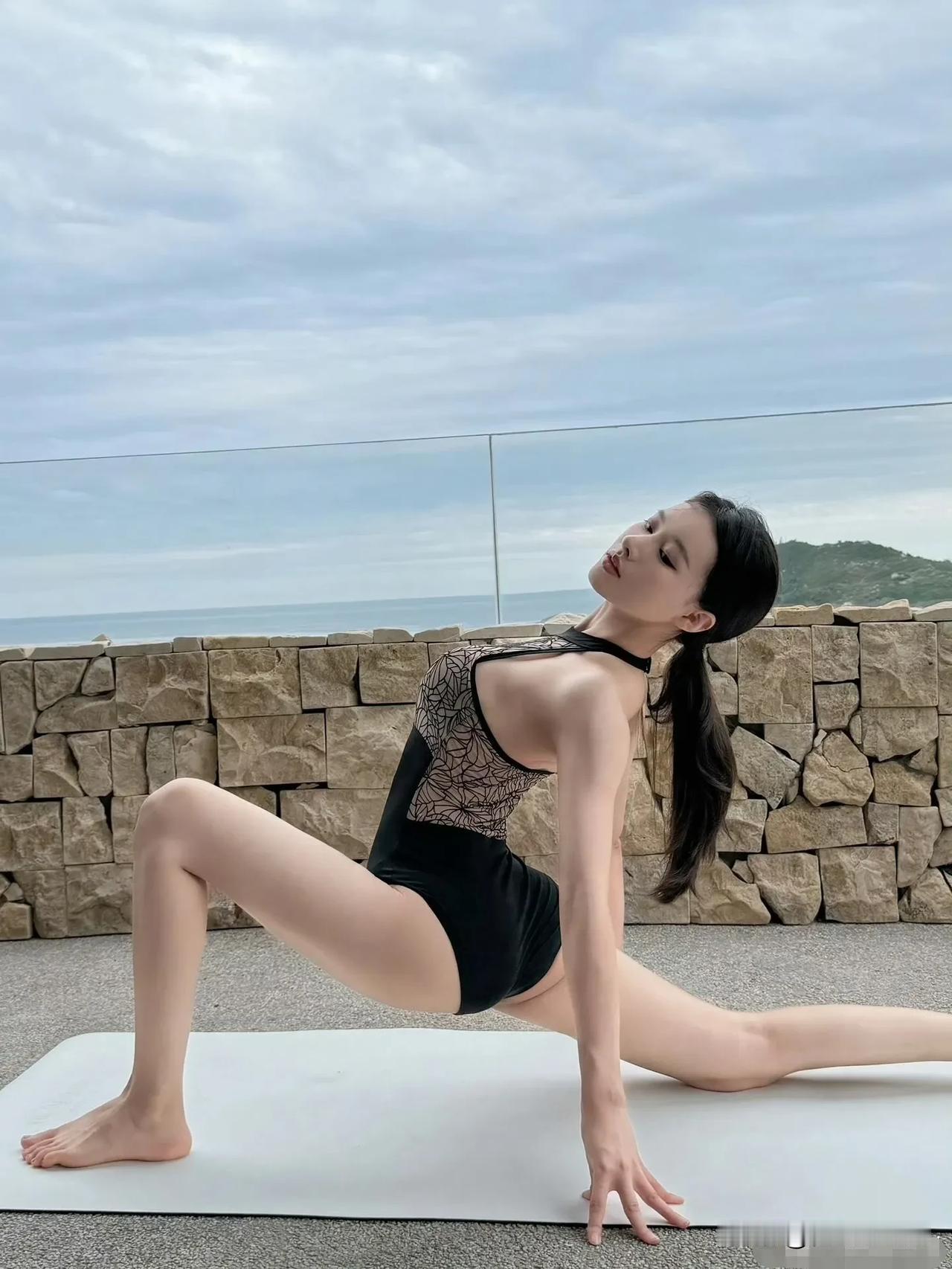 户外瑜伽一下🧘🏻‍♀️  ​