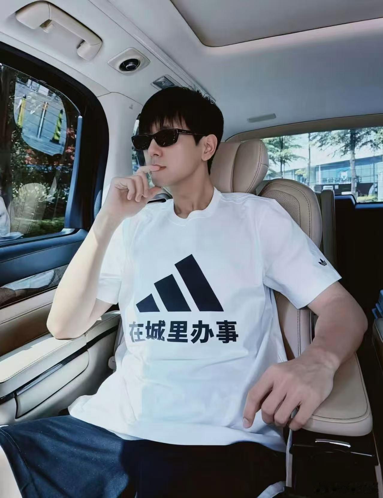 李现为世界杯开球看世界杯上咪咕球赛看得热闹，目光全追李现！6月22日零点咪咕锁定