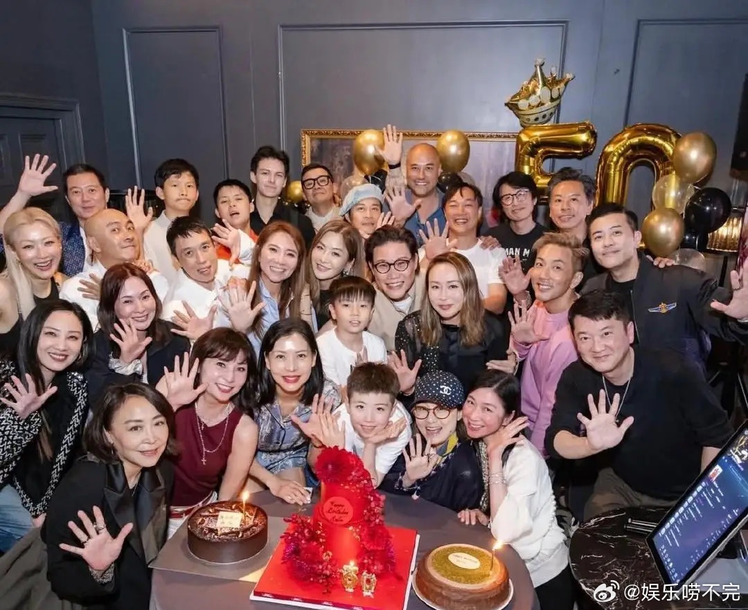 苏永康为老婆50岁生日办派对，陈奕迅、黄子华、郑秀文等一帮明星受邀参加。苏永康老