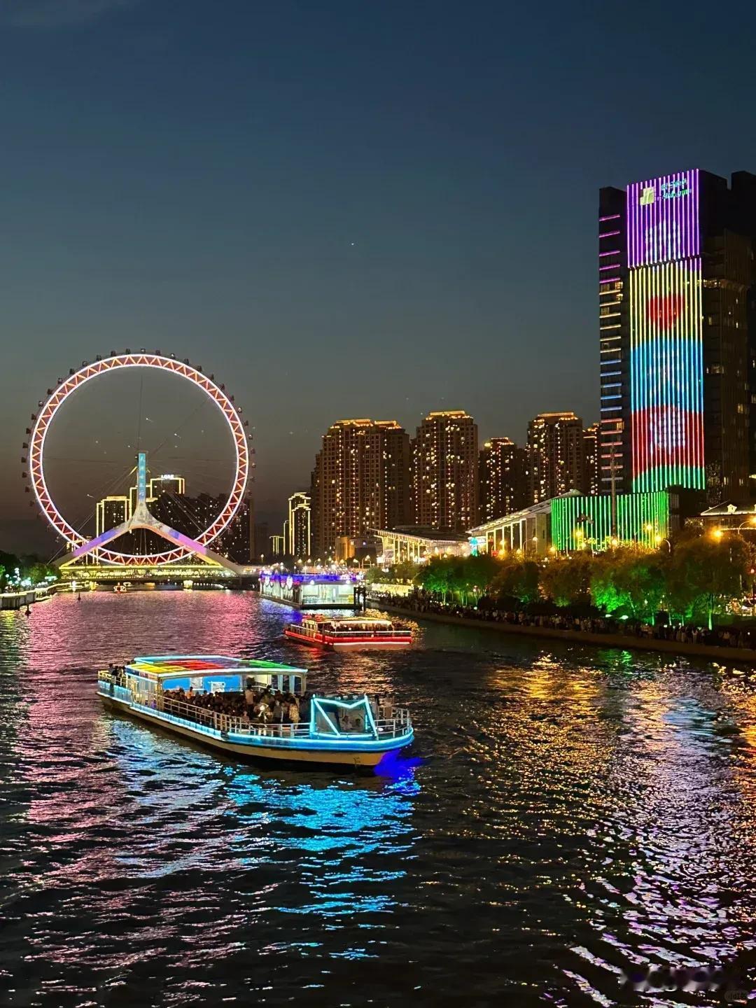 五排·青春
（2025年5月4日）
奔到春江际，新竹裂变时。垂星鹏翼野，射斗夜光