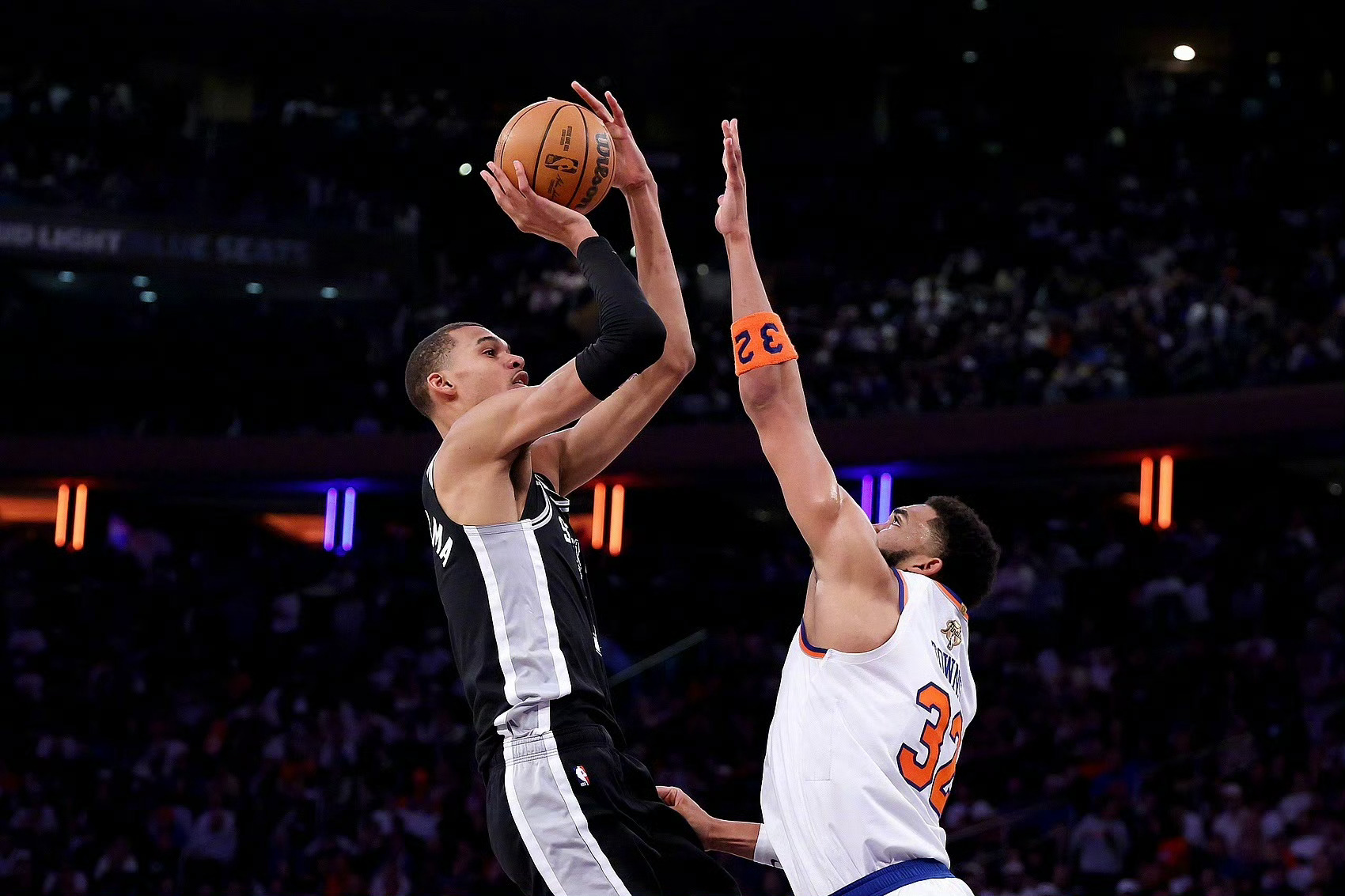 炸穿NBA！文班亚马一战封神！创41年纪录，32+8+6带队绝境扳回一城！202