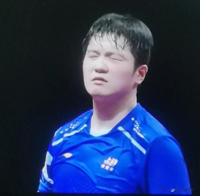 中午看樊振东打球， 不是我吹牛，有一项我不输他。就是打球出汗比樊振东还多。我也不