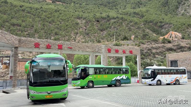 国内旅游为什么越来越去不起？不是老百姓没钱了，是景区把游客当韭菜一茬一茬地割！门