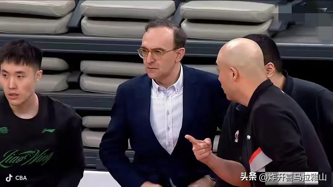 乌戈教练也是想赢怕输啊，他的压力也非常大，从这3点就能看出来。
1、一看威尔斯3