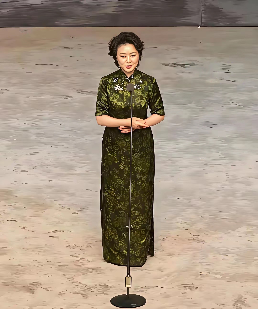 这摄影真是一门技术啊，看第一眼给我吓一跳，点开仔细看才看明白 ​​​