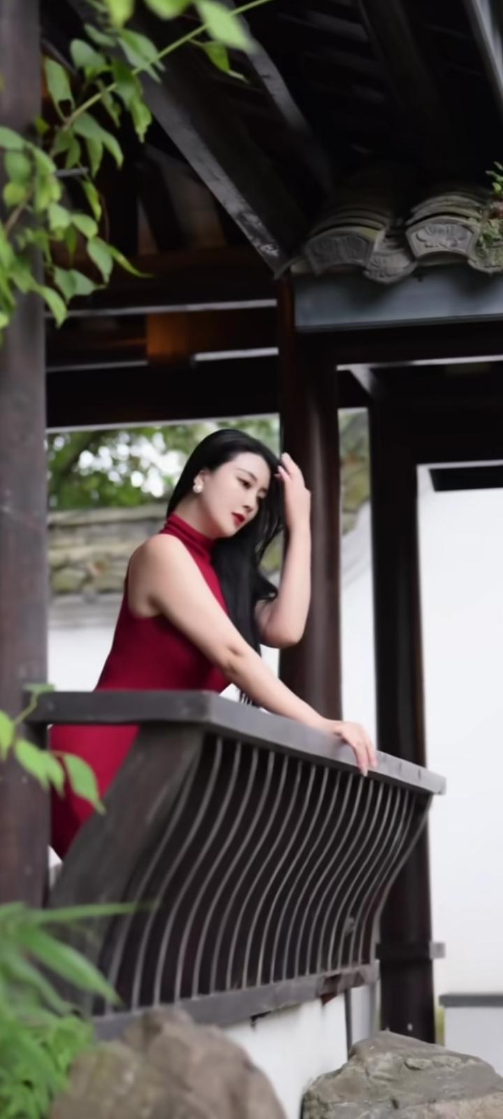 试对；

遥思一夜窗含月
静忆千里帘卷风

******

网图侵删