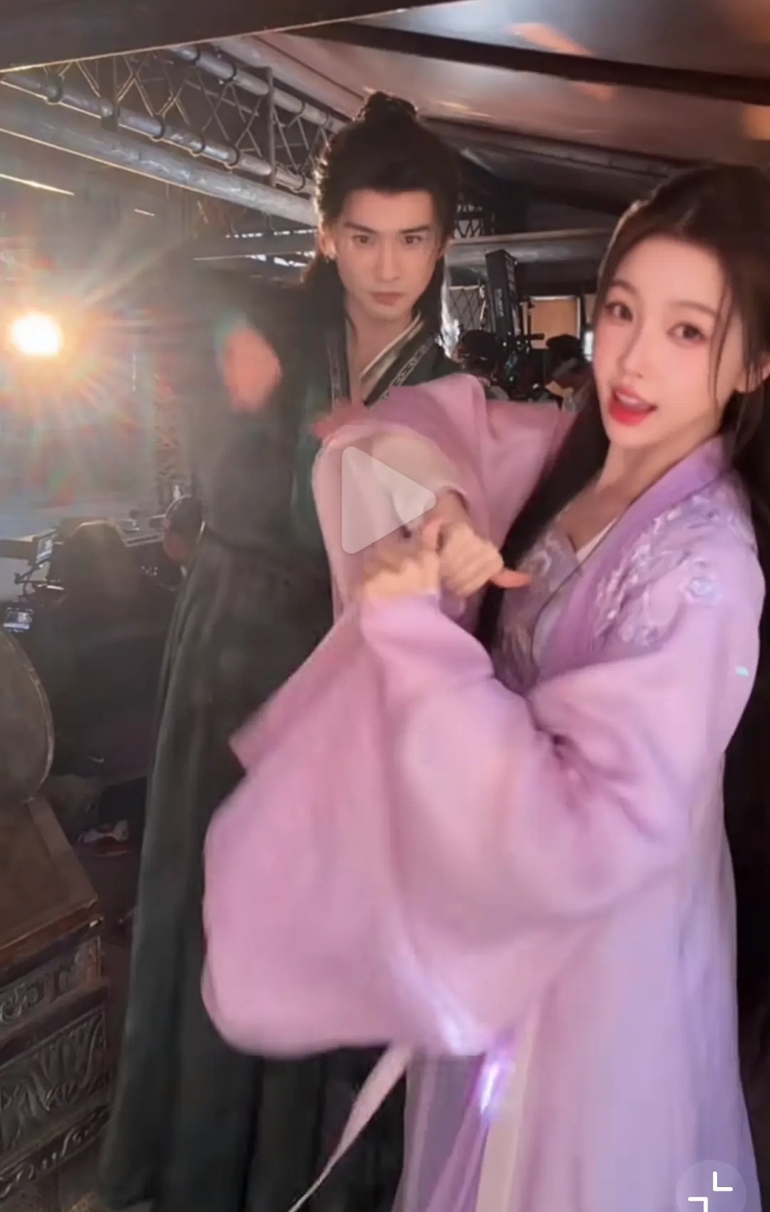 虞书欣与张云龙同框合照，画面氛围感拉满！ 