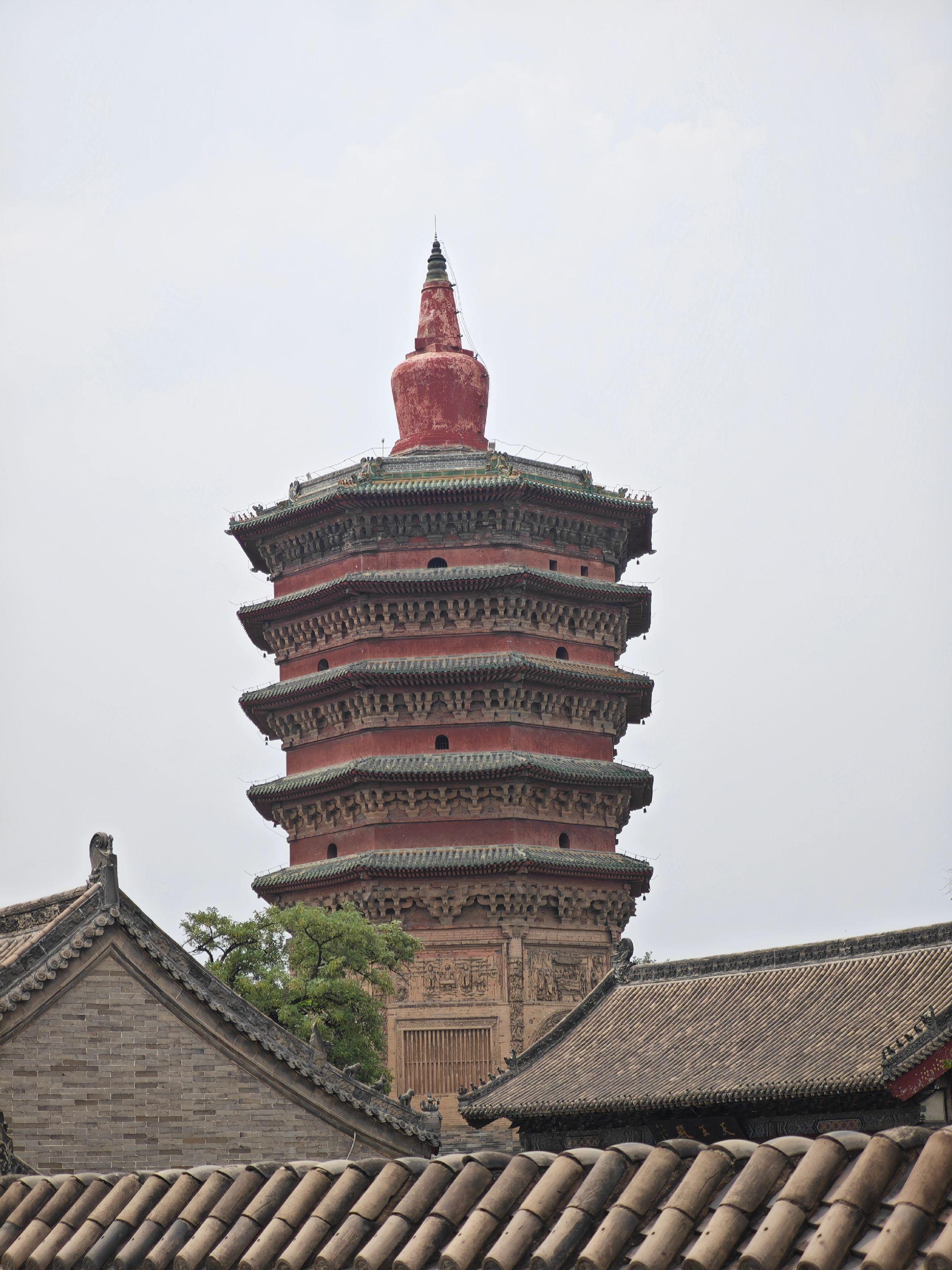 天宁寺文峰塔。五代后周建公元952年，全国首例上大下小古塔。浮雕精美...