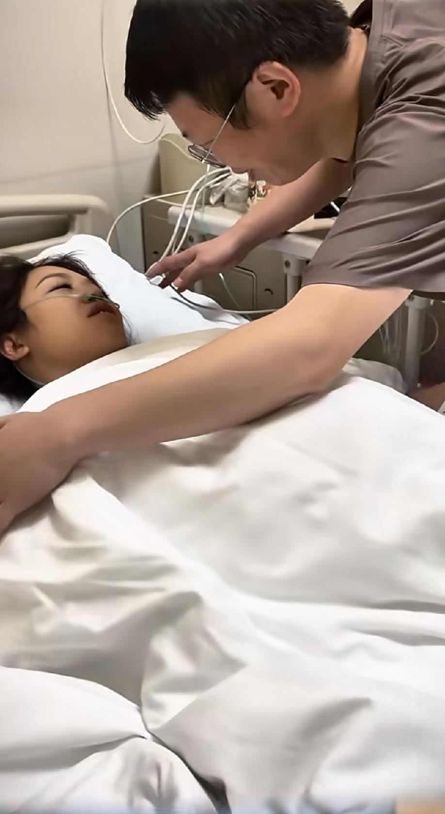 远嫁的妹妹生病住院，哥哥去医院看病床上的妹妹，看到这一幕，鼻子发酸，想哭。
其实