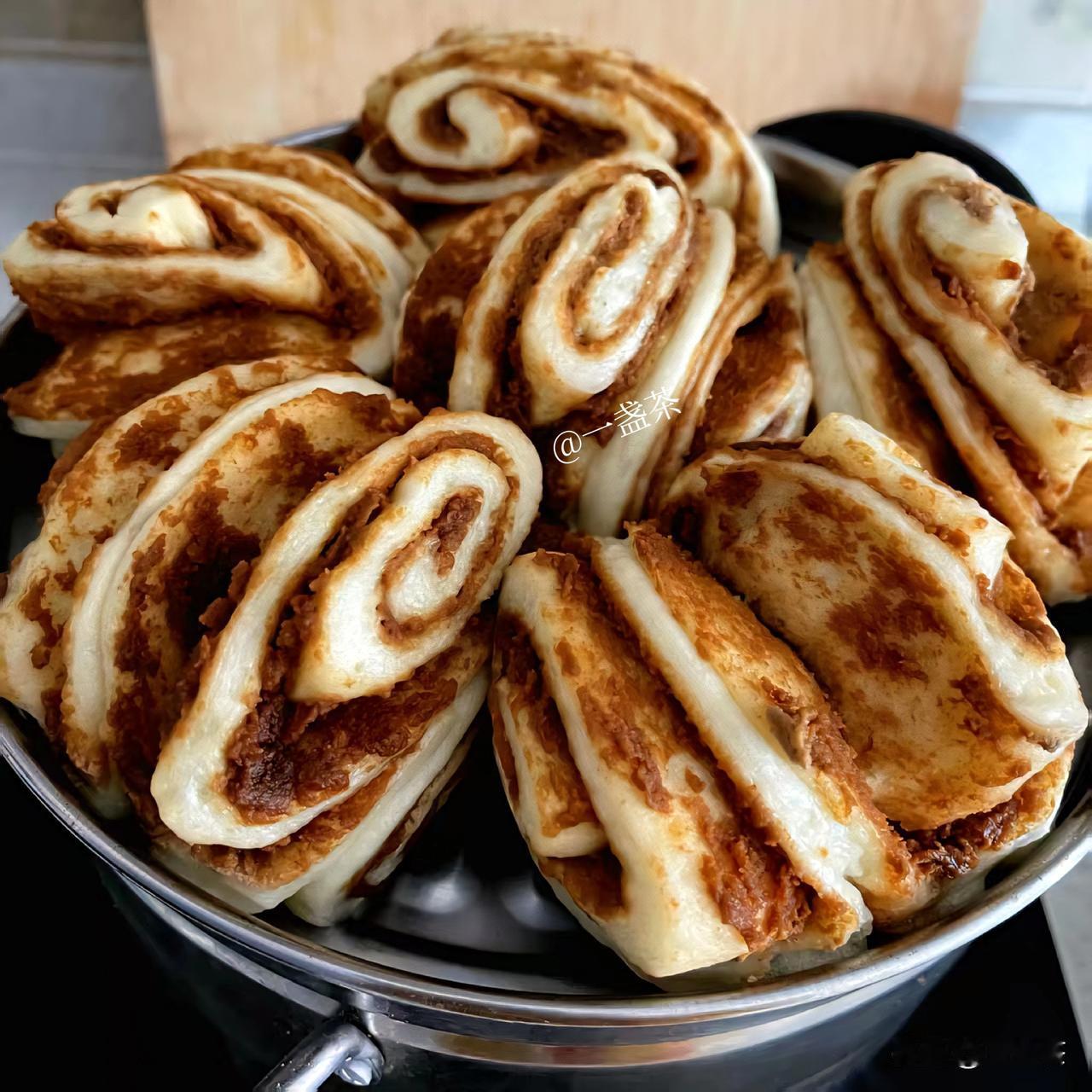 爱拍照不是炫耀，是我们不想辜负平凡的日子。

不知道从什么时候开始，身边的人不管