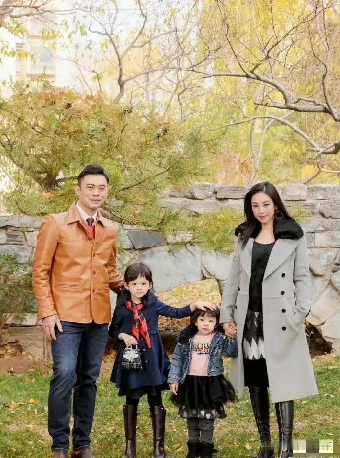 樊少皇和贾晓晨的基因组合真是太神奇了！他们的大女儿仿佛精心挑选了爸爸妈妈最优秀的