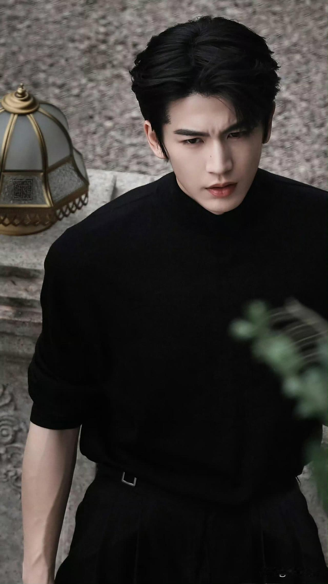 张凌赫、王楚然主演的《这一秒过火》情人节物料发布，期待慕容清峄和任素素