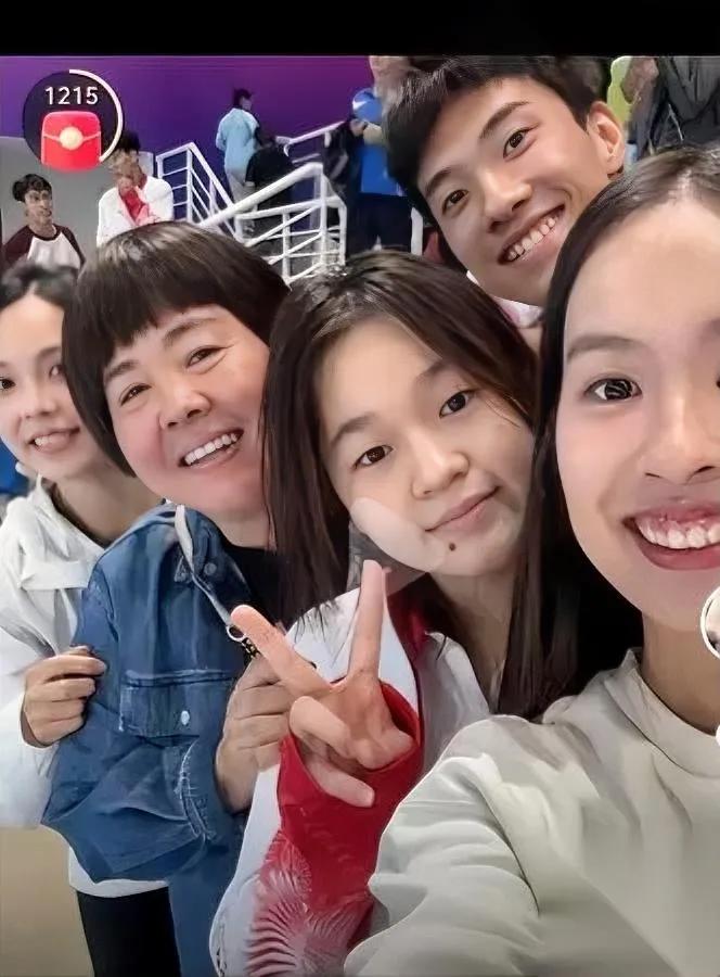 全红婵又“偷偷”出门了！

这次不是比赛，是去山东找“糖墩儿搭子”？

刚结束湛