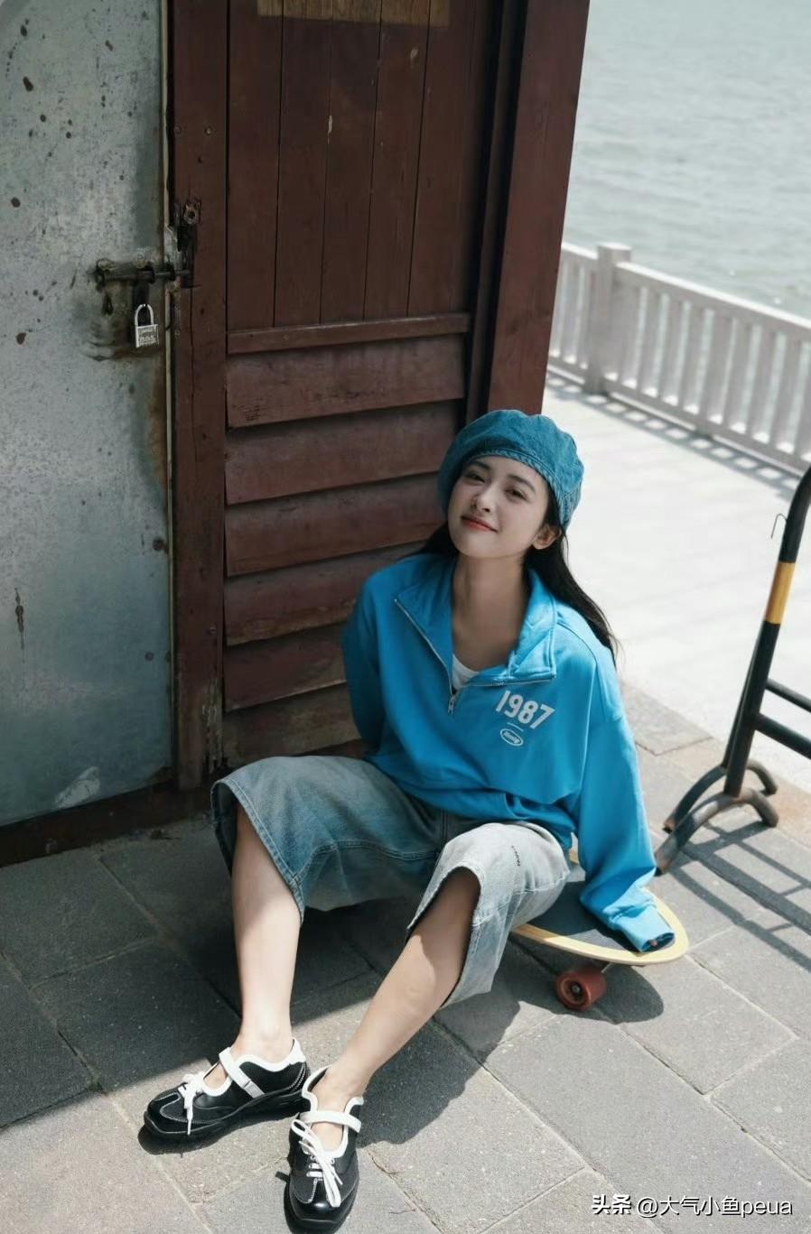 沈月这组滑板写真也太出片了吧！她把滑板这种街头风和自身清新的气质结合得特别好，完