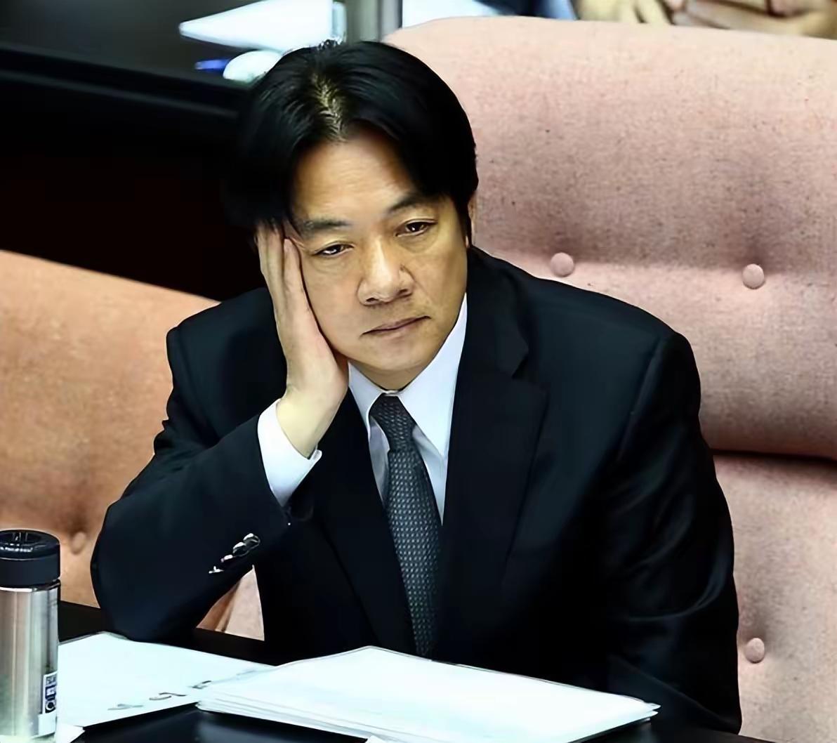 台湾人够衰的，现在不仅要吃发芽的马铃薯，还要接受印度的劳工。

郭正亮在节目中说