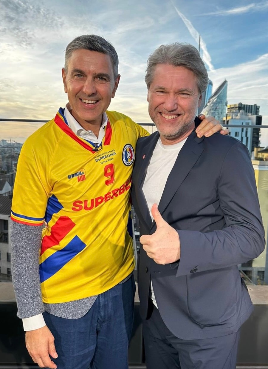 【好久不见👀】 ❤️🖤科斯塔库塔🇮🇹 & 拉杜乔尤🇷🇴。📸