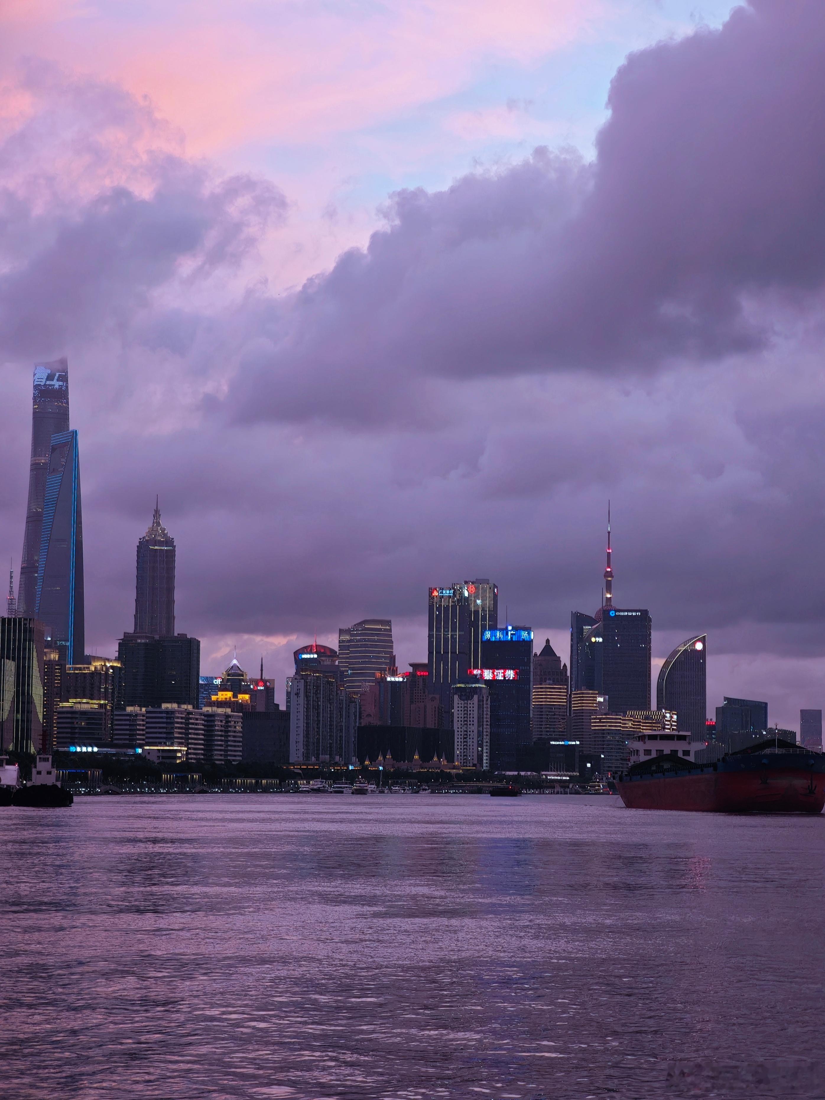 最近微博车圈不大太平，吵架太累还是多散散步吧[爱你] ​​​