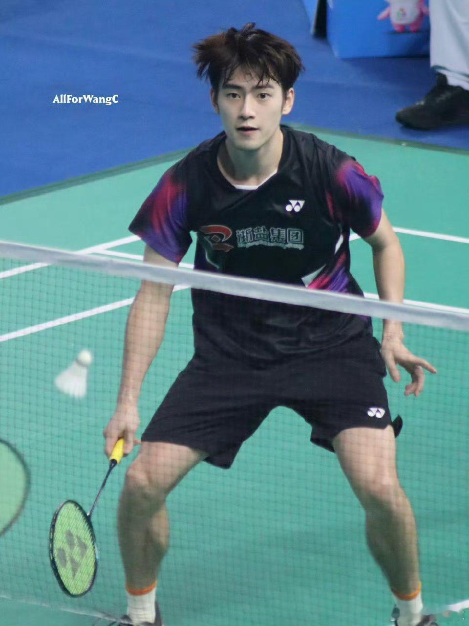 梁王组合夺冠王昶晒合照恭喜王昶，这几个月状态越来越好，和4搭档打进了五项比赛的决