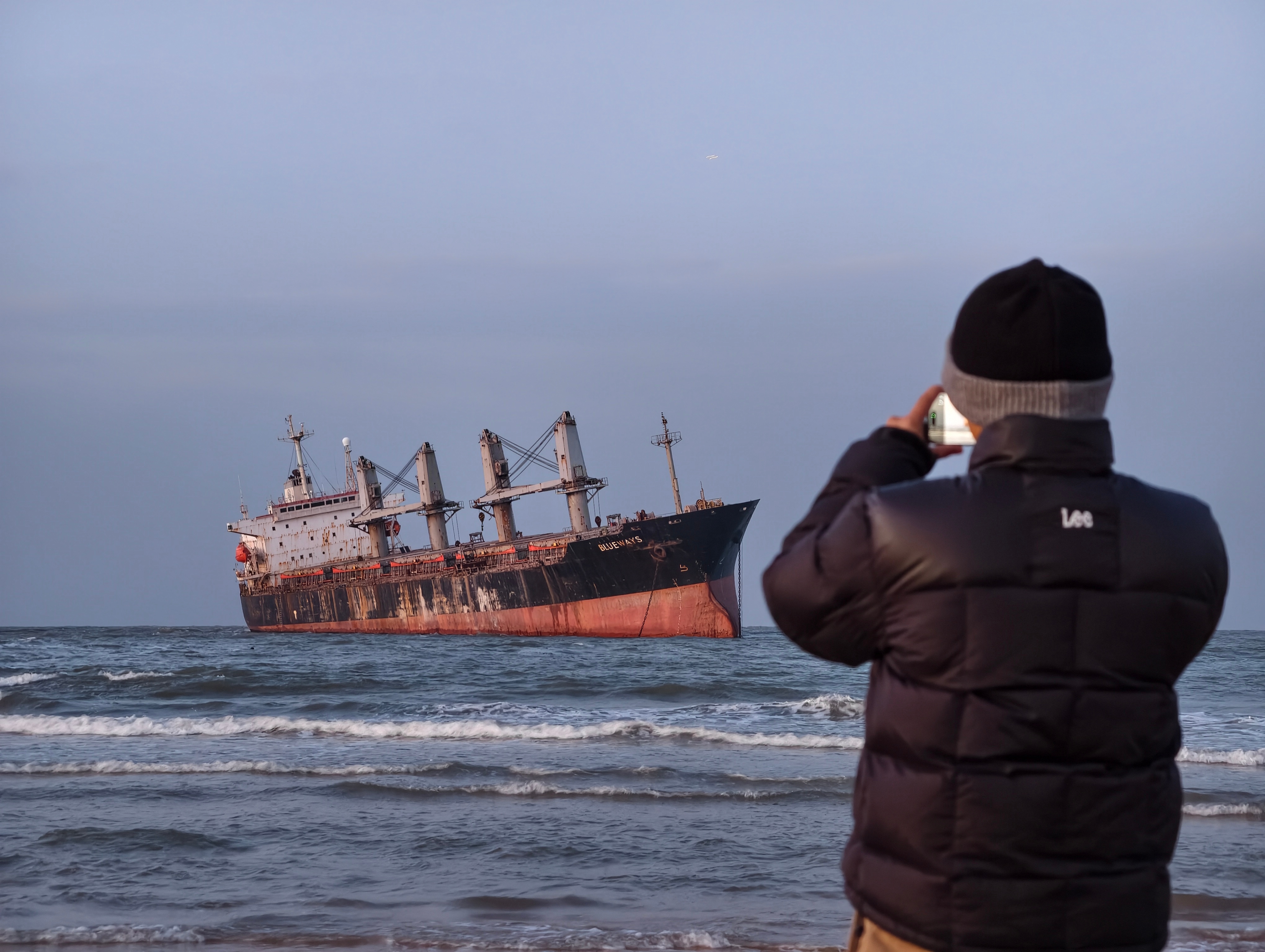 嘿嘿，开着智己LS9到威海看布鲁威斯号随手拍了几张智己ls9