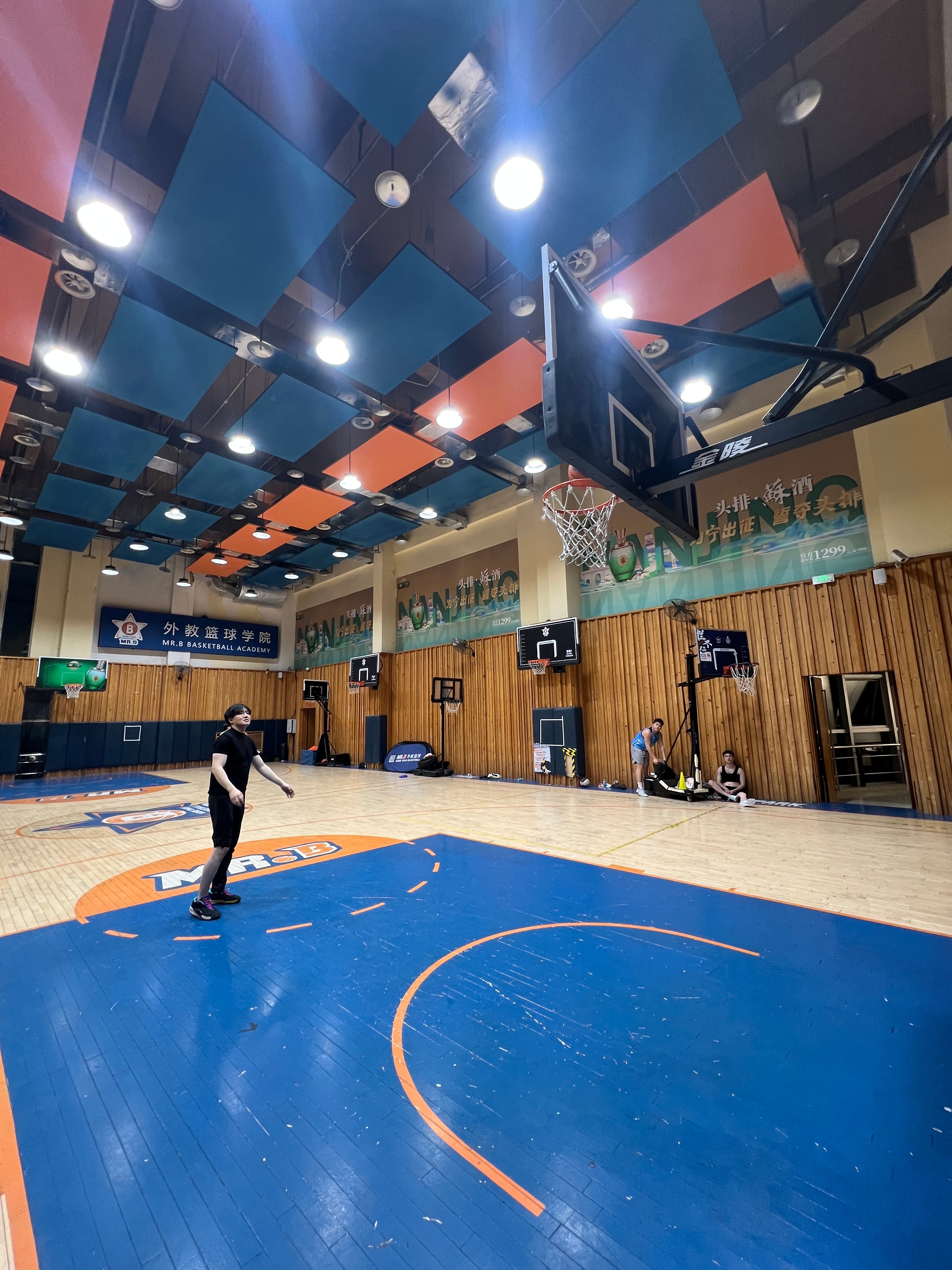 晚上再跟小区里兄弟练会儿。 ​​​