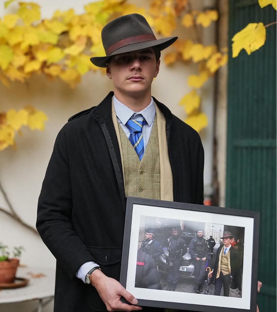 Pedro Elias Garzon Delvaux居住在巴黎西部拉姆布耶镇（R