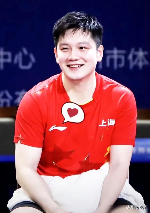 别吵了。
吵了半年，名单定了。
一纸公示，樊振东的名字，靠的是2025年全运会男