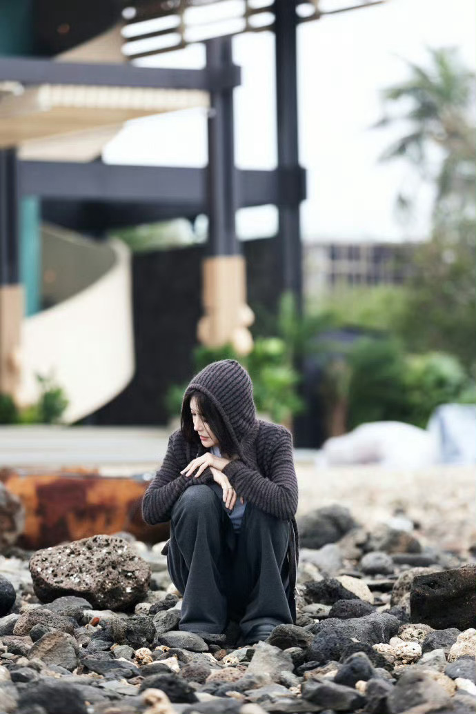 秦岚的高情商不是话术是善良 真正的高情商从不是巧言令色，秦岚用善良与温柔打动所有