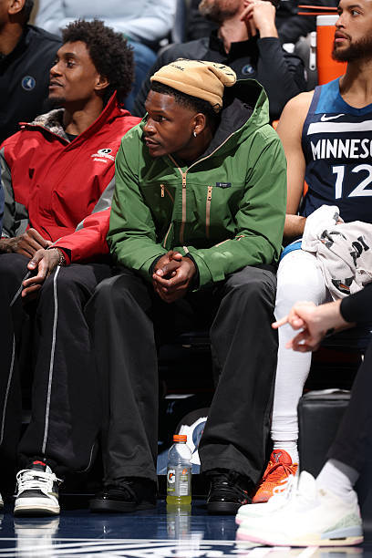 森林狼随队记者：爱德华兹正受到髌股疼痛综合征困扰——这和使库里缺阵两个多月的膝盖