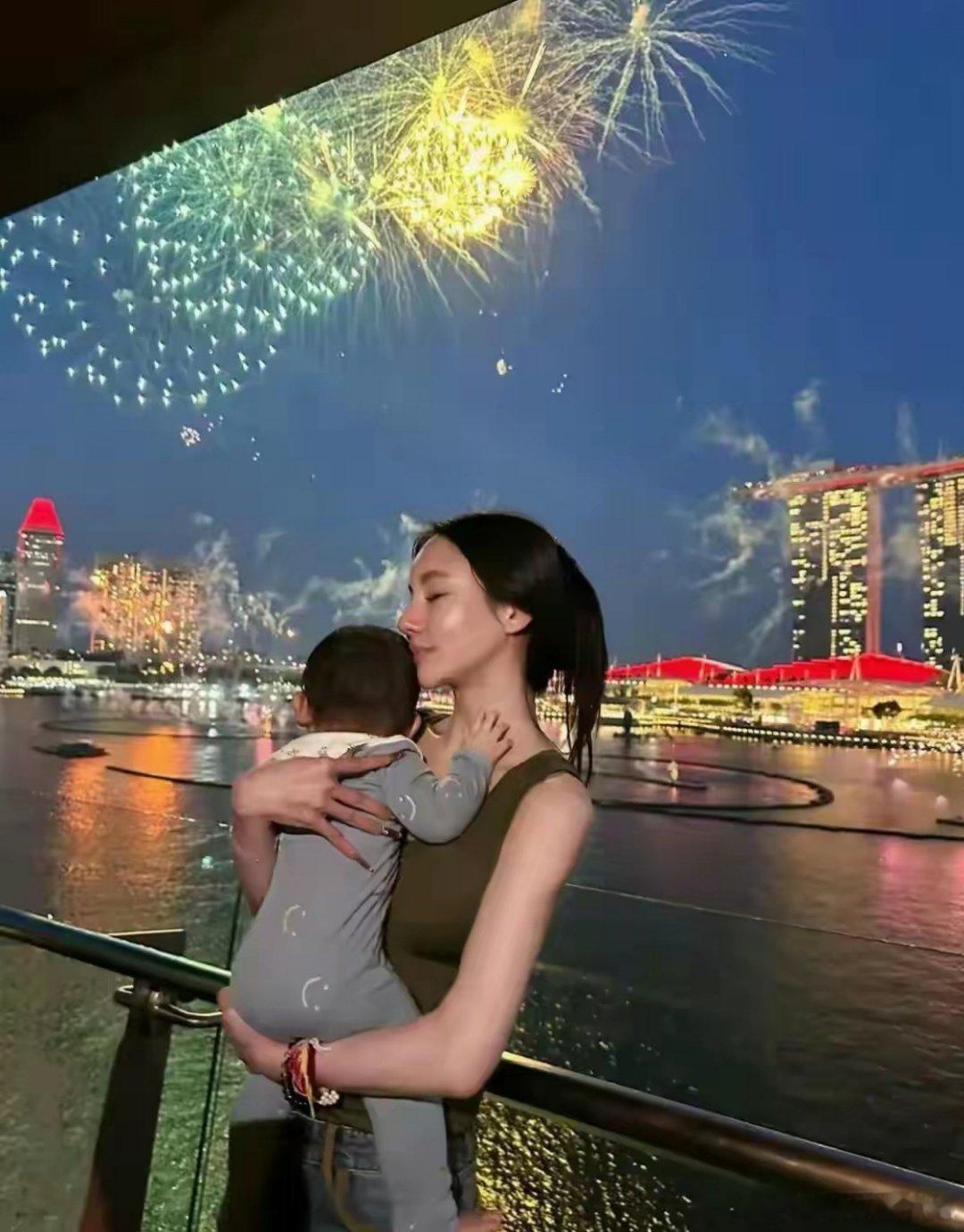 何猷君前女友晒娃何猷君的前女友、新加坡富豪千金林慧俐突然在社交平台上晒出怀抱婴儿