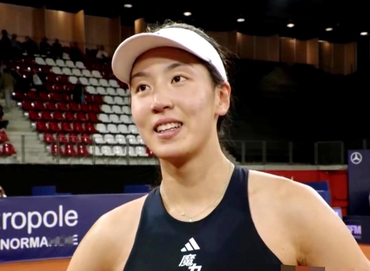 王欣瑜又逆转了！在法国鲁昂熬了2小时18分钟完成翻盘。
 

对阵法国选手帕奎，