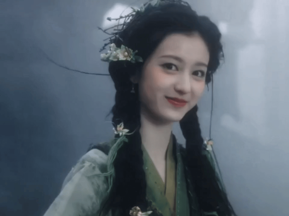 大梦归离中这个小妹妹的这个镜头好惊艳啊，仙里仙气的！ 