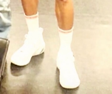 看不出来鞋子的部分经过处理了CurrySoleNews库里库里考虑签约国产品牌