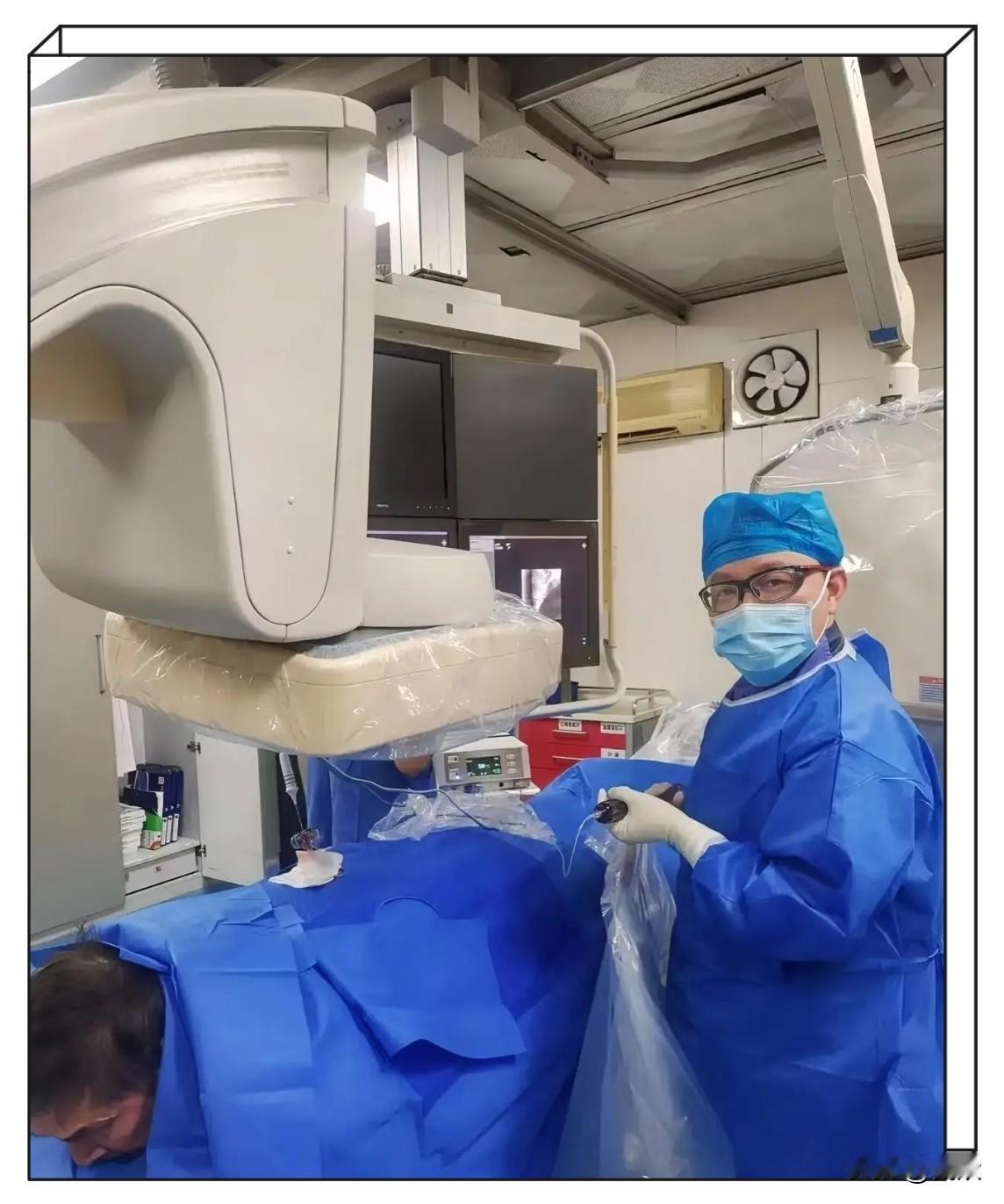 医院要抓贪污腐败，
却揪出一个惊天大瓜，

身为肿瘤医院副主任医师，他却

席玮