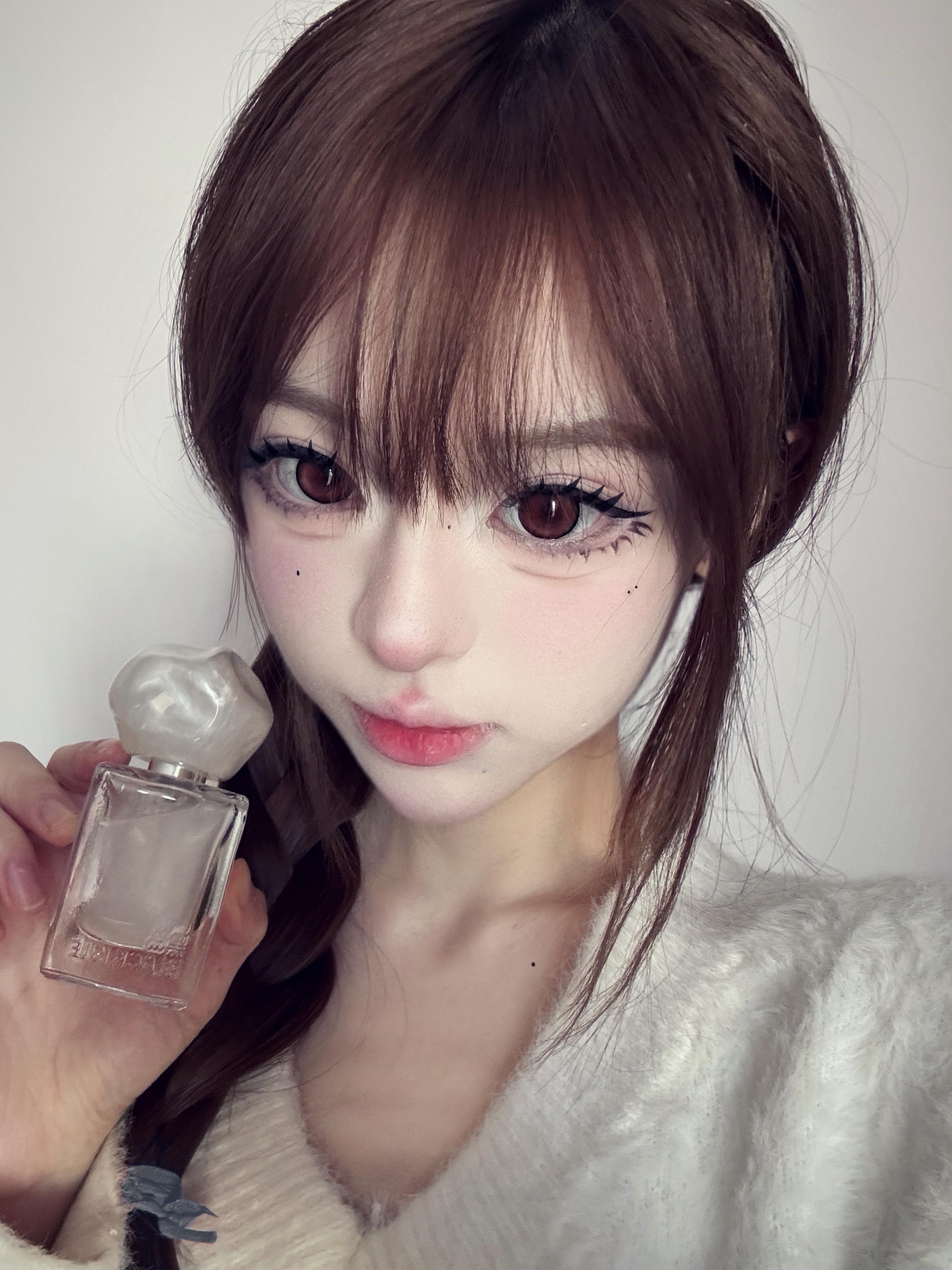 独属你的香水味 尾调竟是我的泪