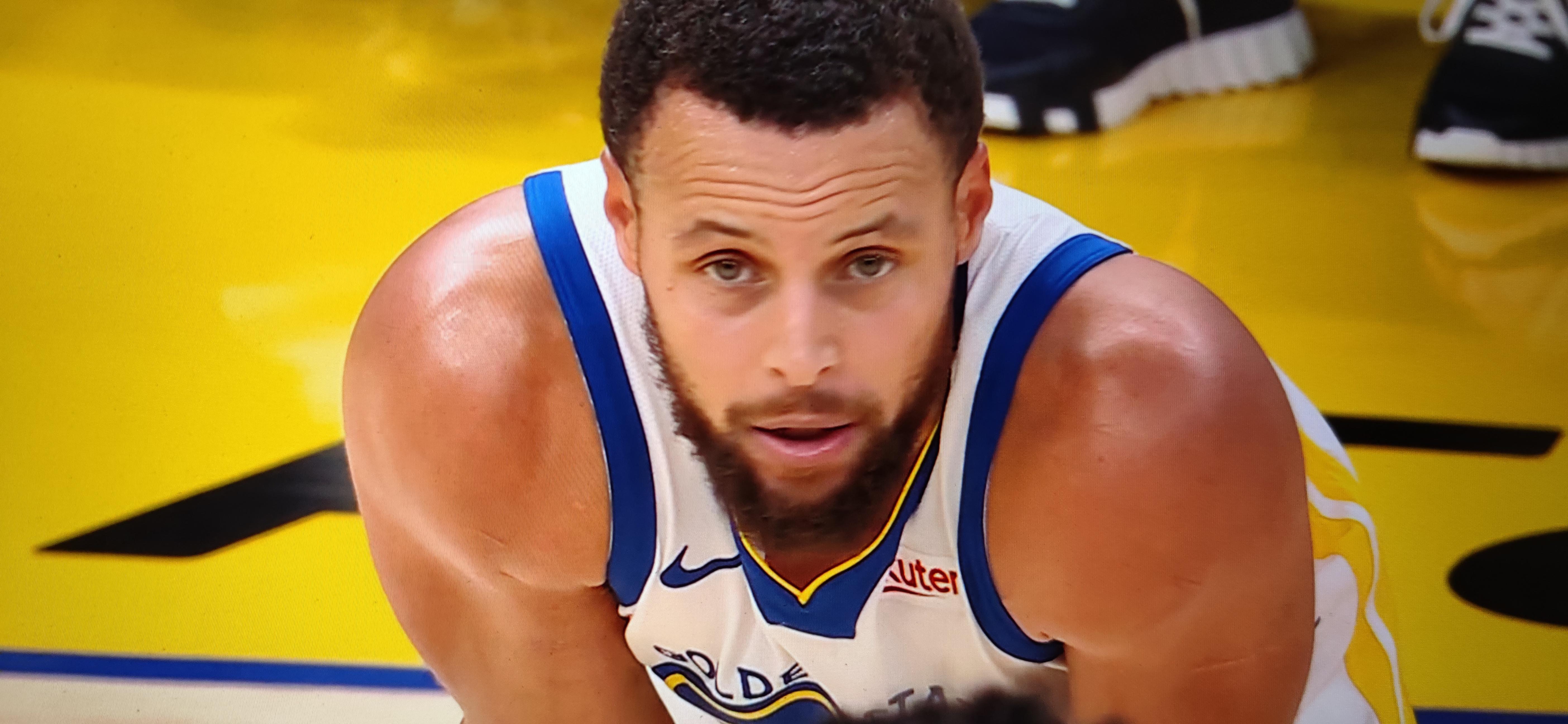 NBA圣诞大战之一，勇士主场126:116战胜了独行侠。安东尼.戴维斯因伤只打了