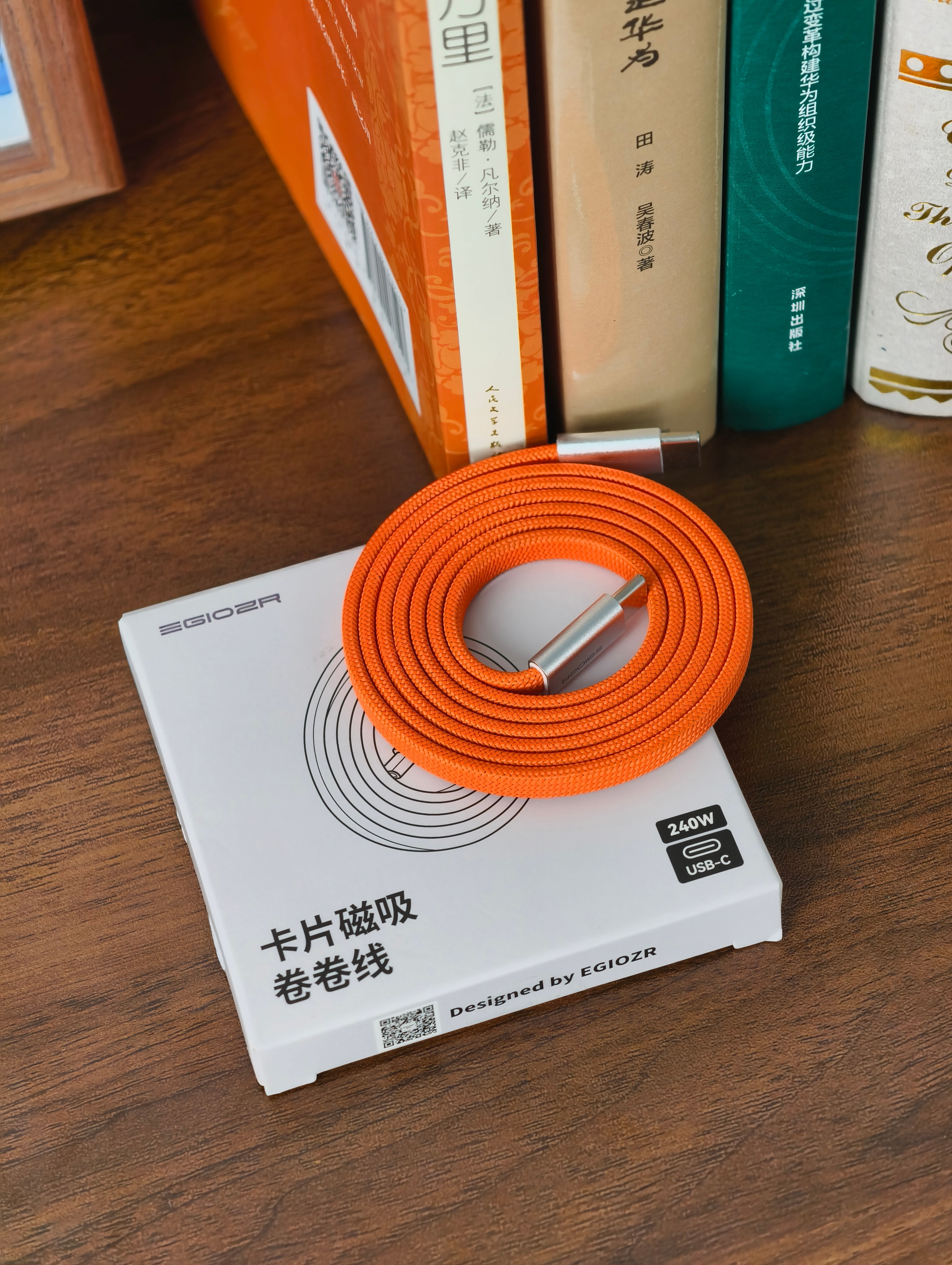 异泽的这个卷卷线太好用了[doge]磁吸卷起来收纳超方便，出差非常适合带着而且兼