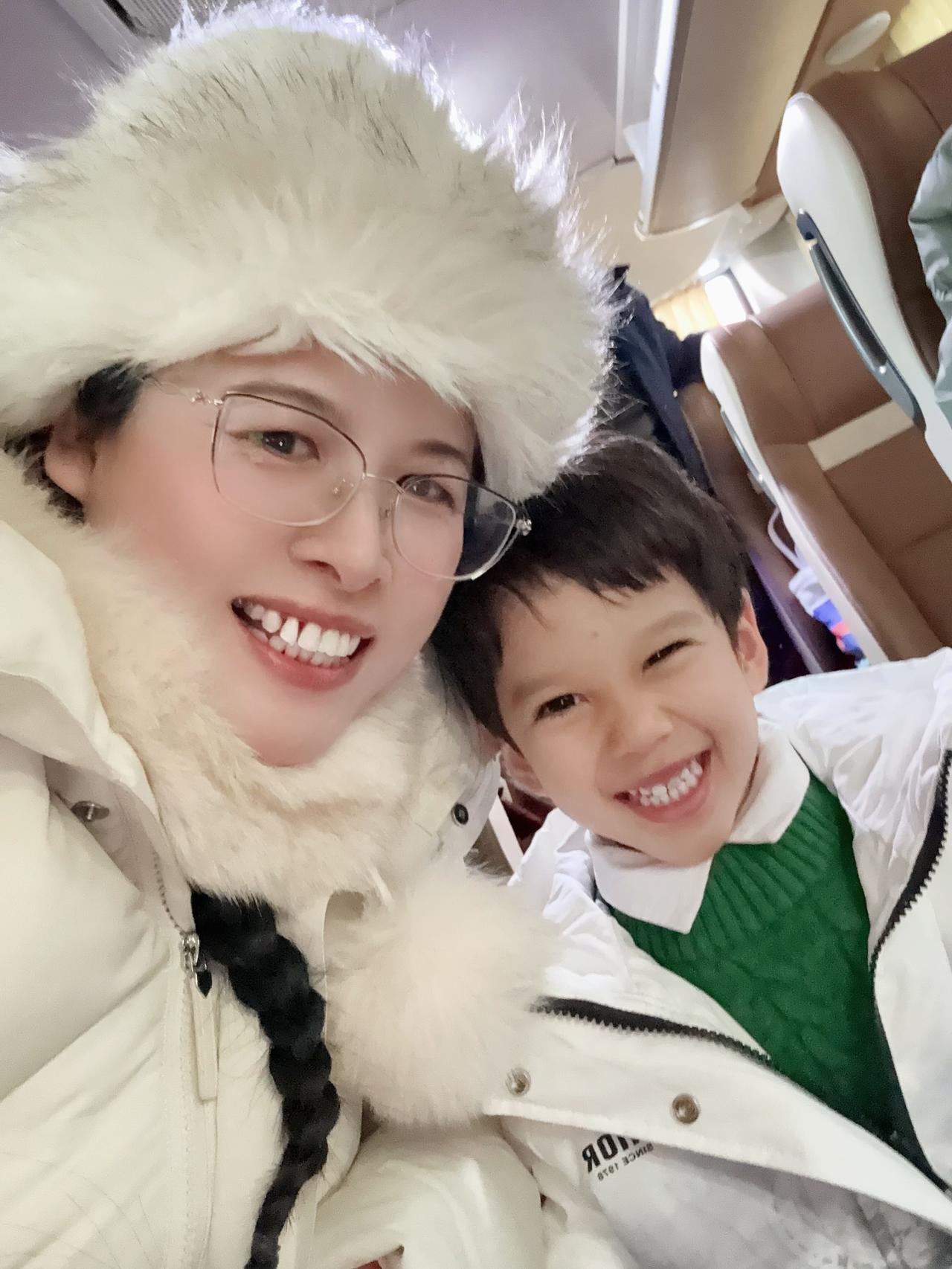 早安

今天的内蒙乌拉盖，
体感温度零下33度，
穿好装备准备出发啦～