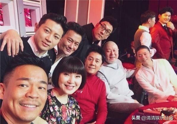 几位90年代的老牌歌手合影，
你认识几位？

乐坛老歌手