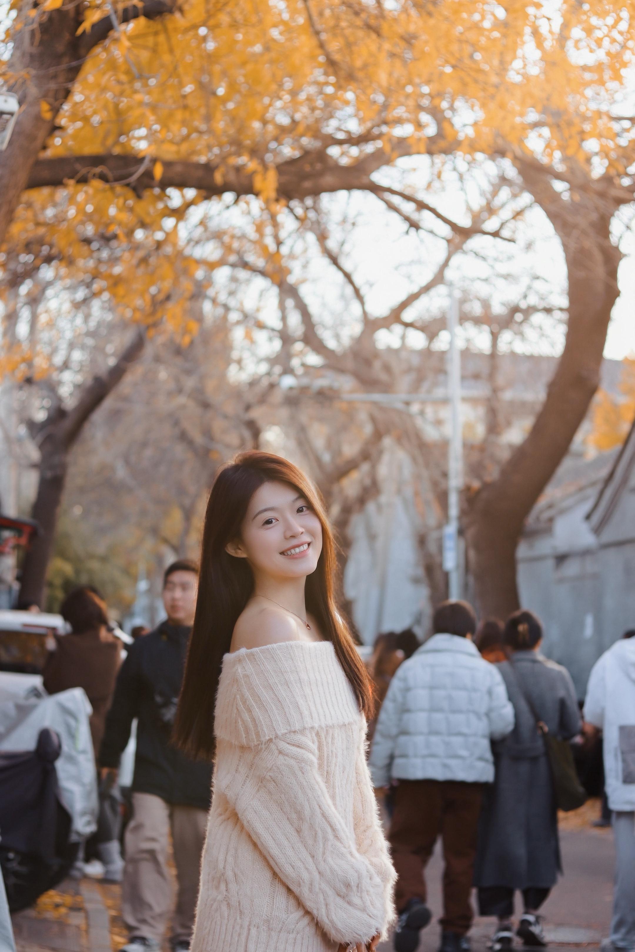 在这个落叶像雪的季节。   🍂