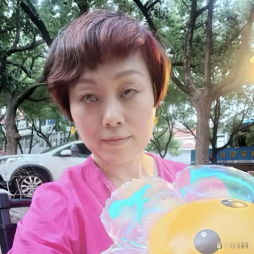 三儿姐曹某阳的母亲被扒出，
疑似她的两个账号也被扒出来了！
这个疑似曹三姐母亲的
