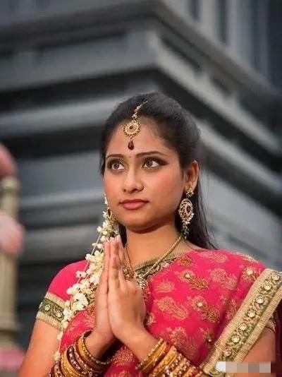 印度专坑中国企业屡屡得手
 
外资连续20多天从印度股市往外撤，钱都快撤没了，短