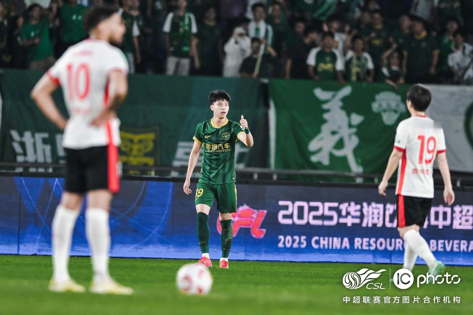 中超需要更多本土球星9场6球，19岁的王钰栋惊喜连连。近年来，中超射手榜前十名中