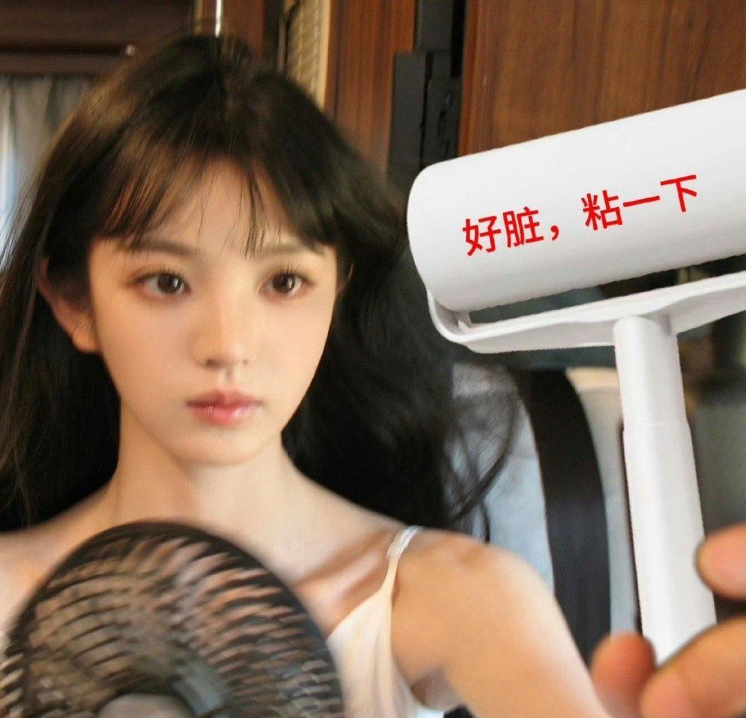 粘毛器怎么了？粘毛器专粘➖人的[憨笑] ​​​