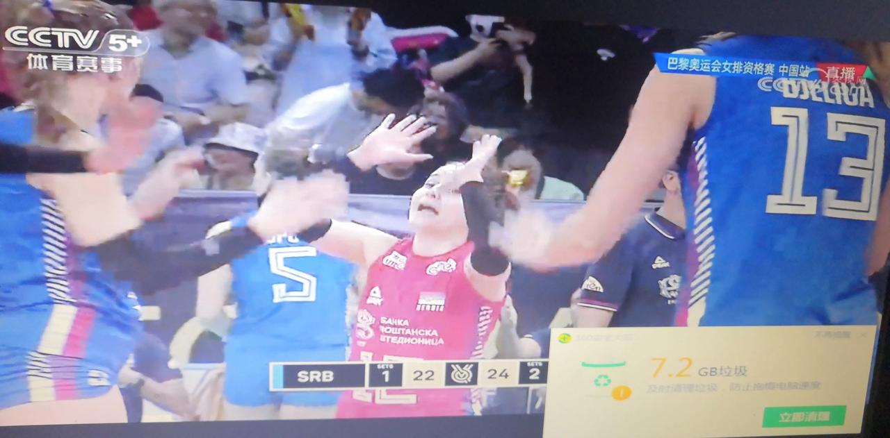 CCTV5+直播今晚女排vs塞尔维亚时，解说员始终不敢说塞尔维亚轮休了主力，反而