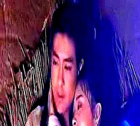 19岁蒋欣嫌他老，拍吻戏前互啃大蒜。
 
这事发生在张纪中版《天龙八部》的片场。