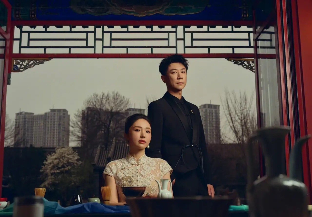 虽说是夫妻合体大片，为啥总觉得张维伊可以省略。除了最后一张还有点CP感，其他几张